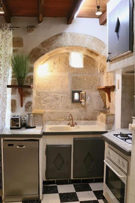 Entre Uzes Et Le Pont-Du-Gard Le Logis D'Autrefois Apartment Castillon-du-Gard Ngoại thất bức ảnh