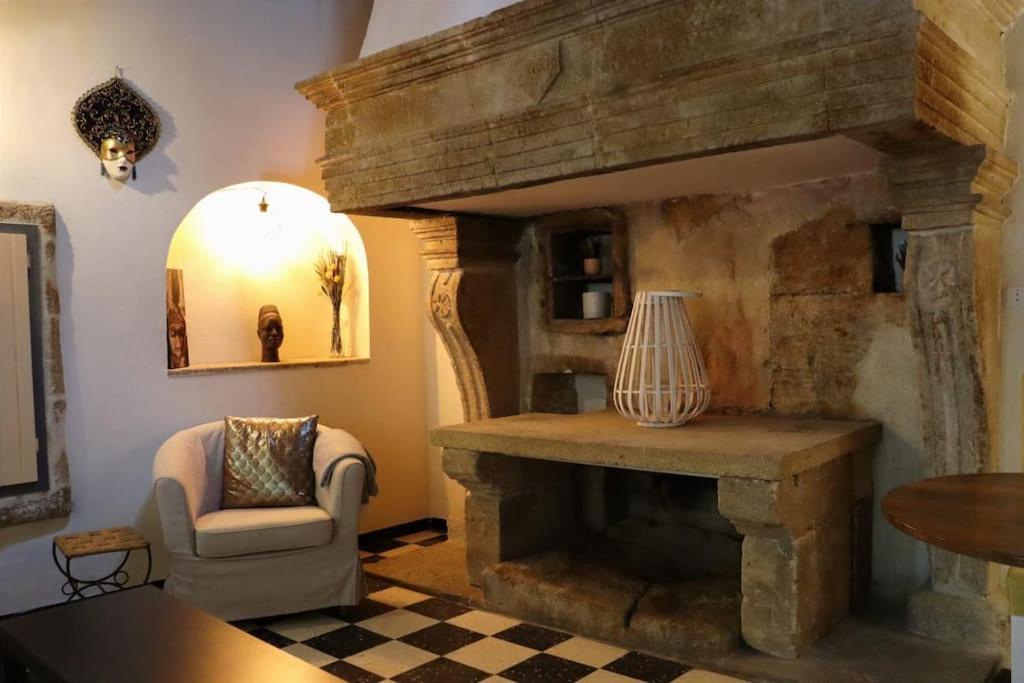 Entre Uzes Et Le Pont-Du-Gard Le Logis D'Autrefois Apartment Castillon-du-Gard Ngoại thất bức ảnh